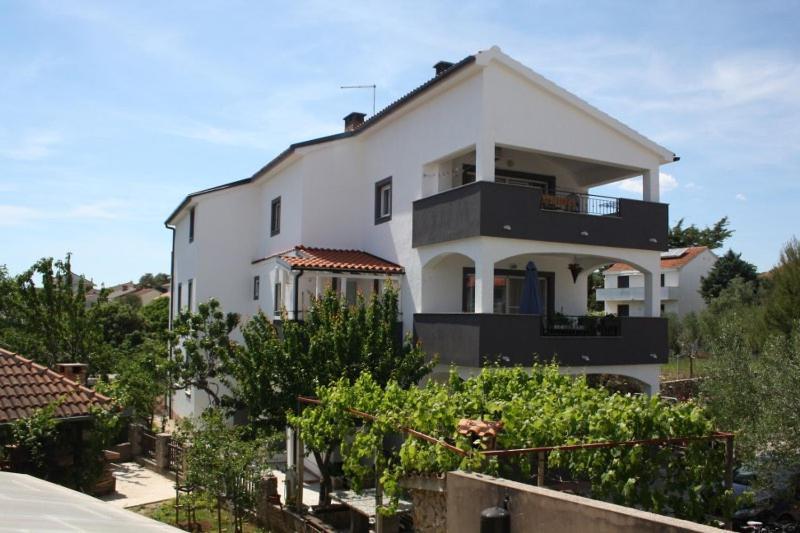 קרק Apartments Hajl מראה חיצוני תמונה