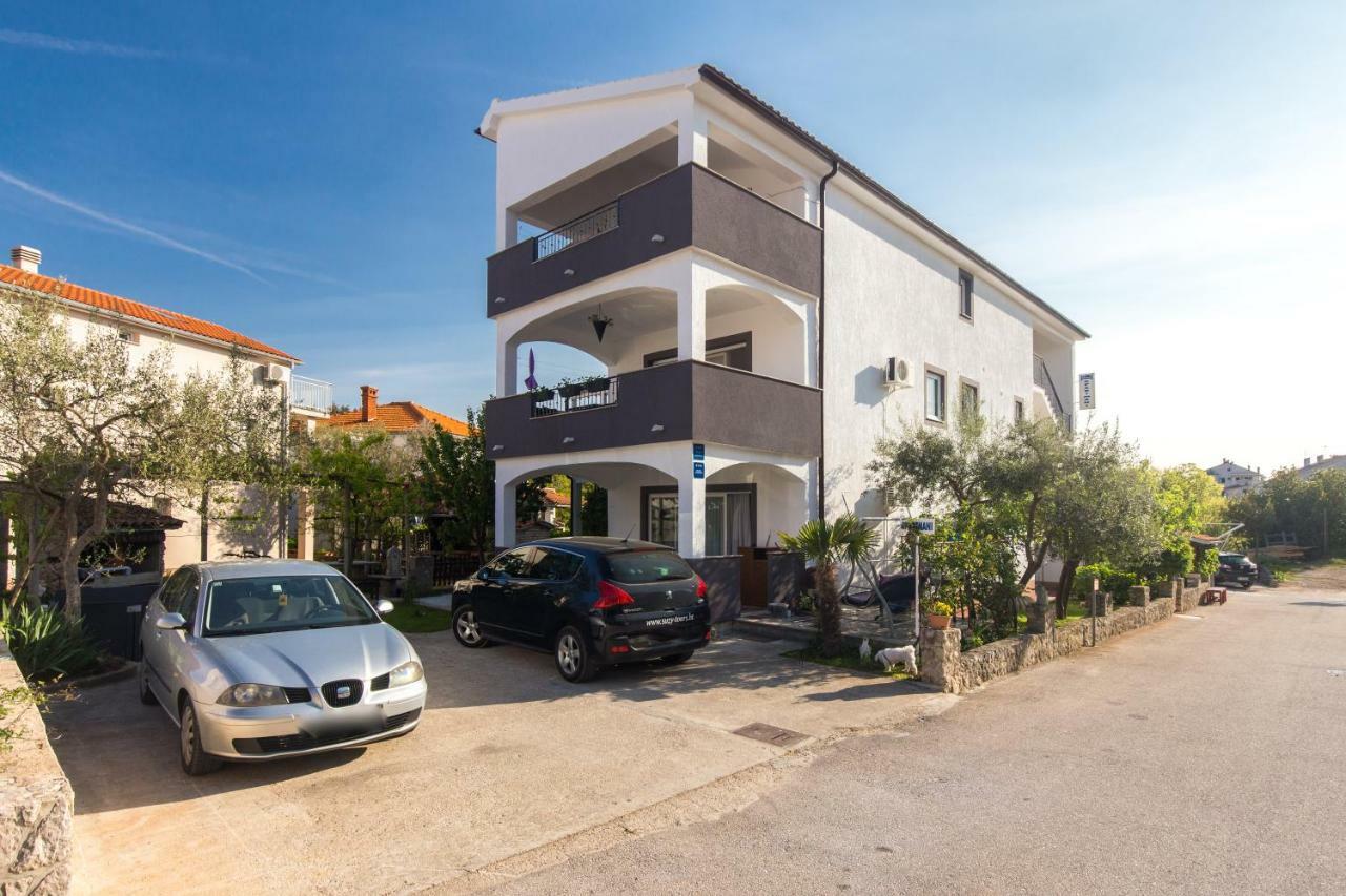 קרק Apartments Hajl מראה חיצוני תמונה