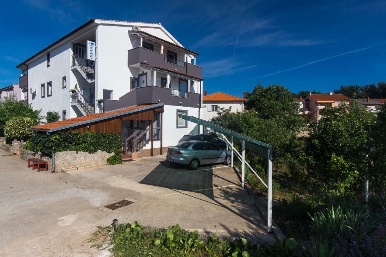 קרק Apartments Hajl מראה חיצוני תמונה